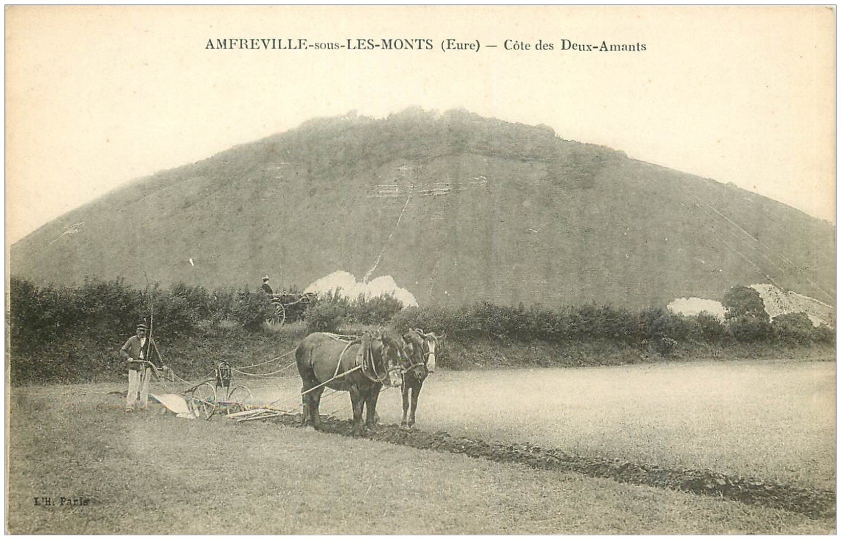 carte postale ancienne 27 AMFREVILLE-SOUS-LES-MONTS. Laboureur et Chevaux Côte des des Deux Amants