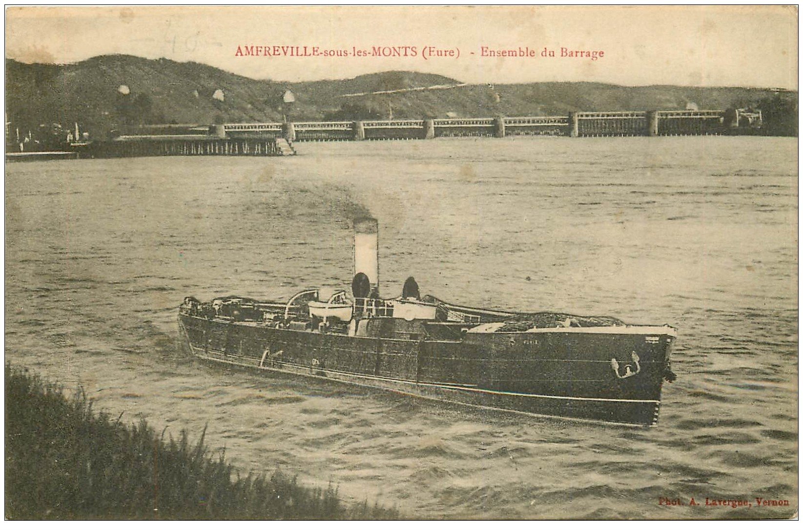 carte postale ancienne 27 AMFREVILLE-SOUS-LES-MONTS. Le Barrage et Bateau 1915