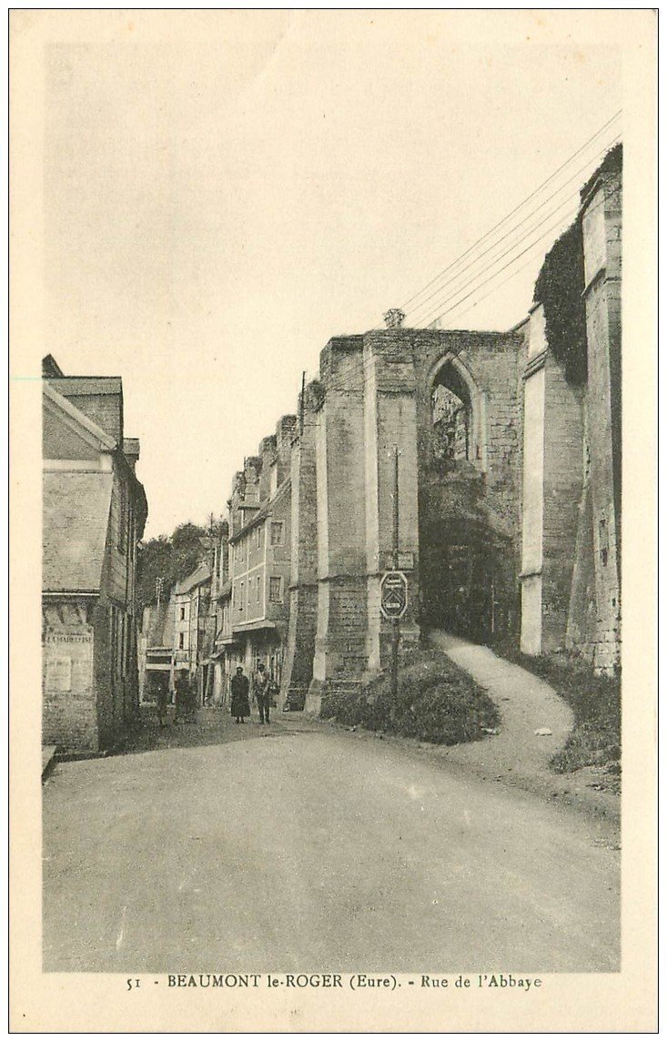 carte postale ancienne 27 BEAUMONT-LE-ROGER. Rue de l'Abbaye