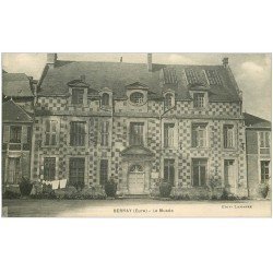 carte postale ancienne 27 BERNAY. Le Musée avec linge tendu