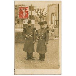 27 BERNAY. Rare Carte Photo de deux Militaires 1912