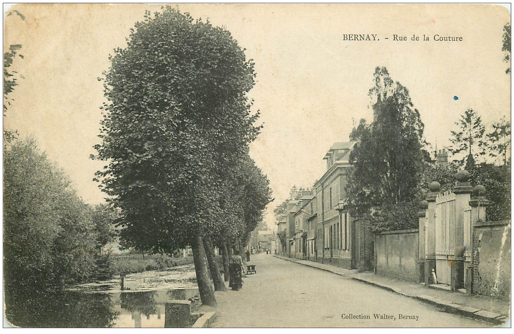carte postale ancienne 27 BERNAY. Rue de la Couture 1905