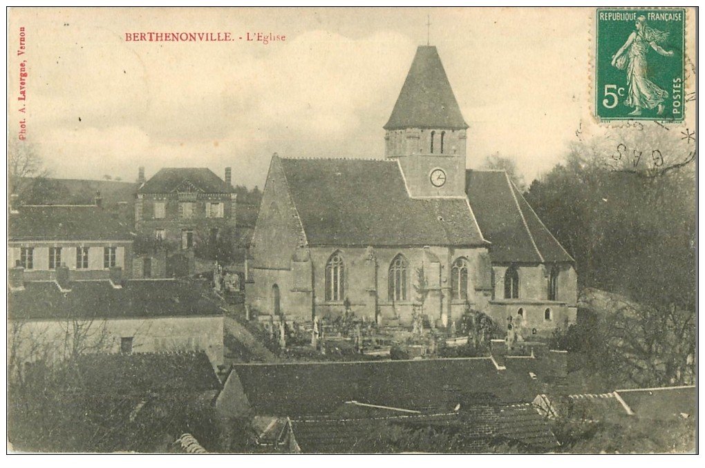 carte postale ancienne 27 BERTHENONVILLE. L'Eglise et Cimetière 1915