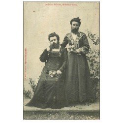 carte postale ancienne 27 BOURTH. Les Soeurs barbues Frémont
