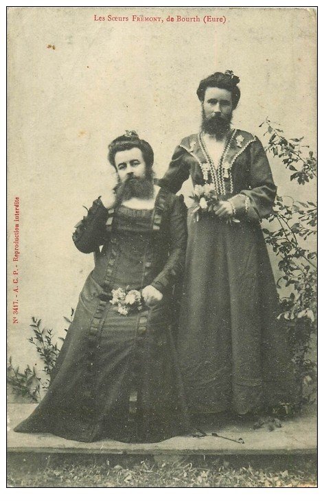 carte postale ancienne 27 BOURTH. Les Soeurs barbues Frémont