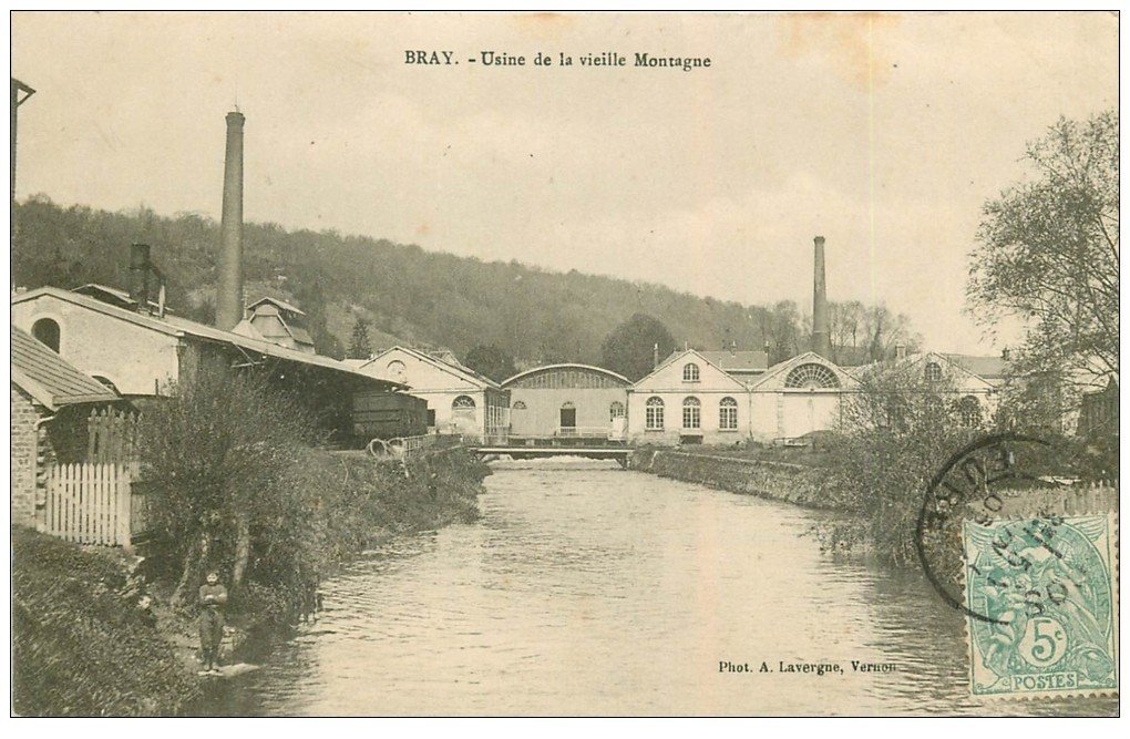 carte postale ancienne 27 BRAY. Usine de la vieille Montagne 1906 avec gamins à gauche