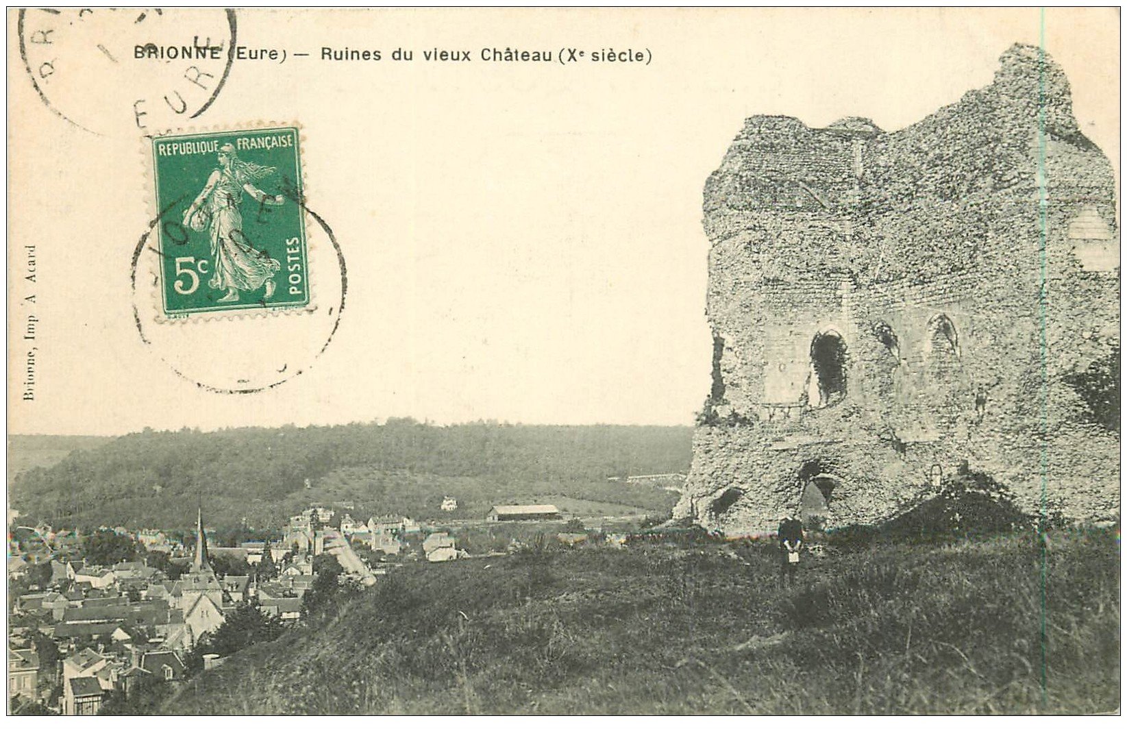 carte postale ancienne 27 BRIONNE. Ruines du Château 1907 animation