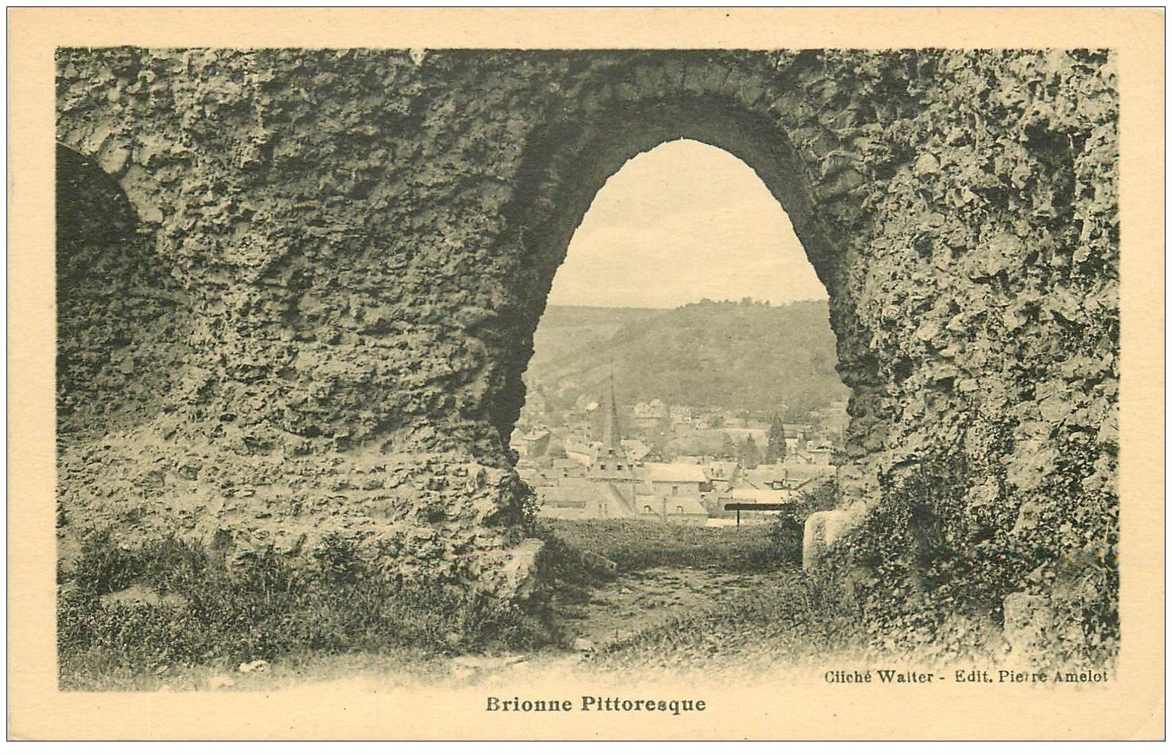 carte postale ancienne 27 BRIONNE. Vue pittoresque