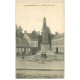 carte postale ancienne 27 ETREPAGNY. Place du Monument Epicerie et animation