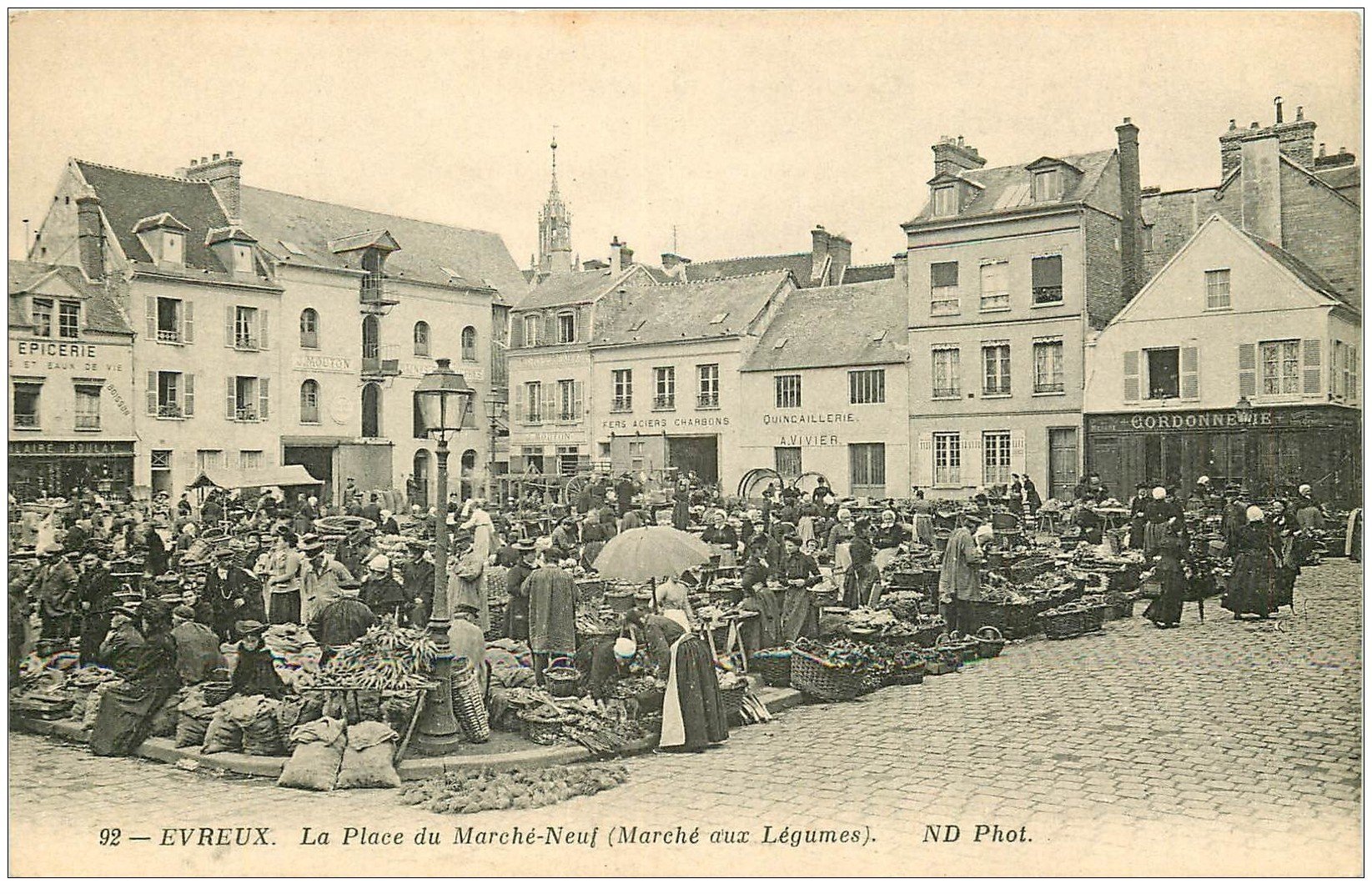 27 EVREUX. La Place du Marché aux Légumes