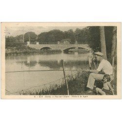 carte postale ancienne 27 EZY. Pêche à la ligne sur l'Eure. Pêcheur