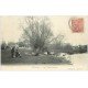 carte postale ancienne 27 GARENNES. Les Vieux Saules dessinés par un Peintre assis 1906