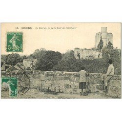 carte postale ancienne 27 GISORS. Le Donjon 1914 et Enfant sur Tour du Prisonnier