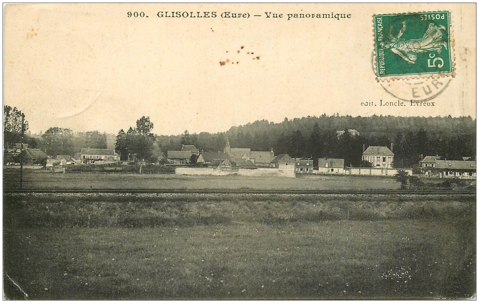 carte postale ancienne 27 GLISOLLES. Vue panoramique. Petit pli et petite restauration...