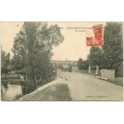 carte postale ancienne 27 HEUDREVILLE-SUR-EURE. Femmes sur le Pont 1916