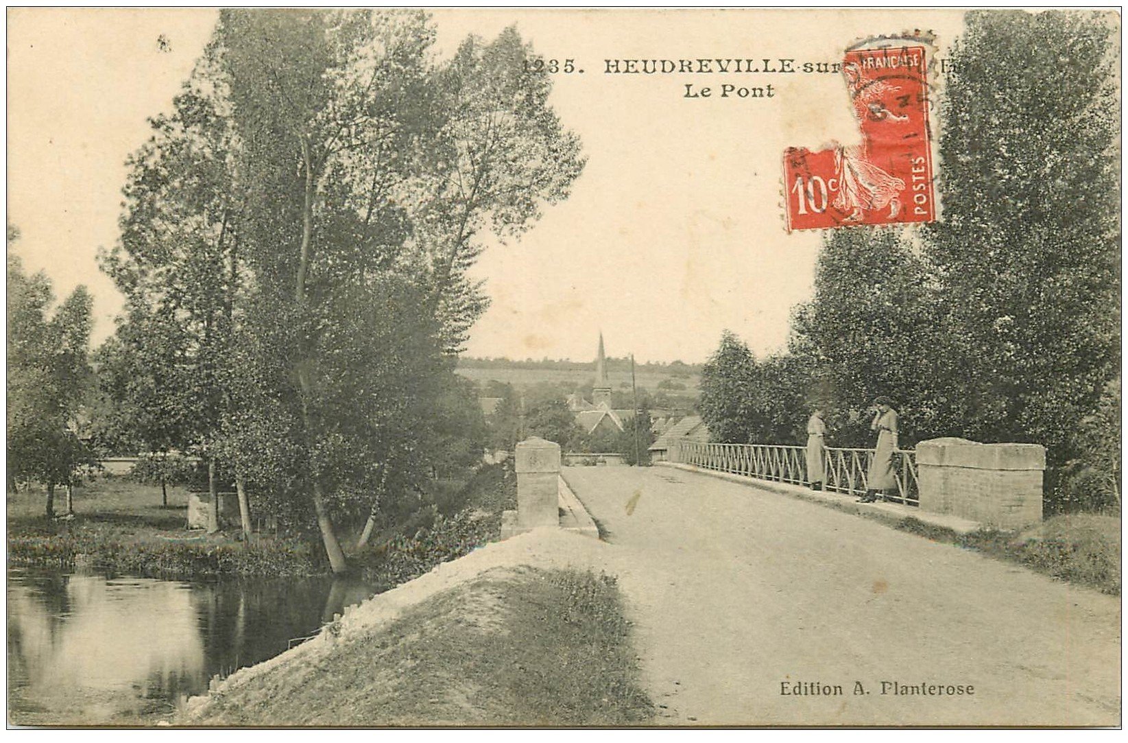 carte postale ancienne 27 HEUDREVILLE-SUR-EURE. Femmes sur le Pont 1916