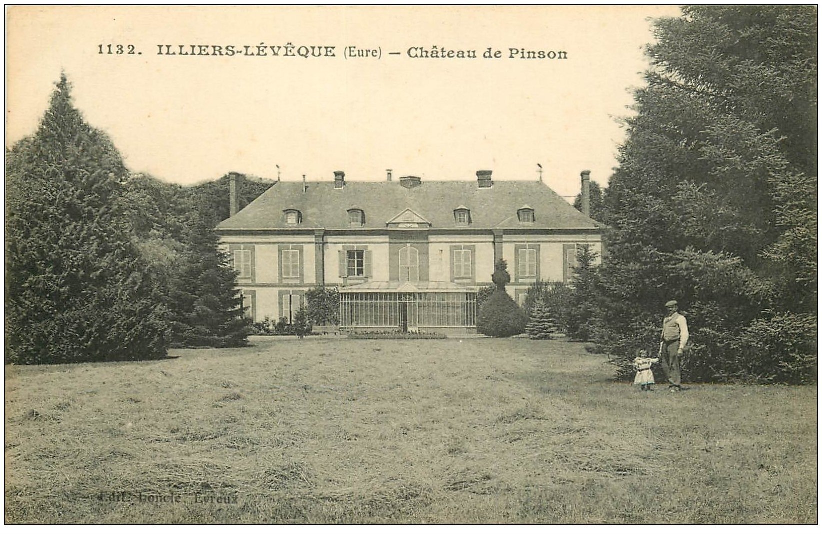 carte postale ancienne 27 ILLIERS-L'EVÊQUE. Château de Pinson animation