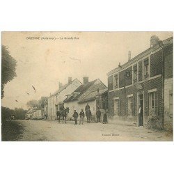 08 BRIENNE. Gendarmes cavaliers sur la Grande Rue 1908 A la Poire d'Or