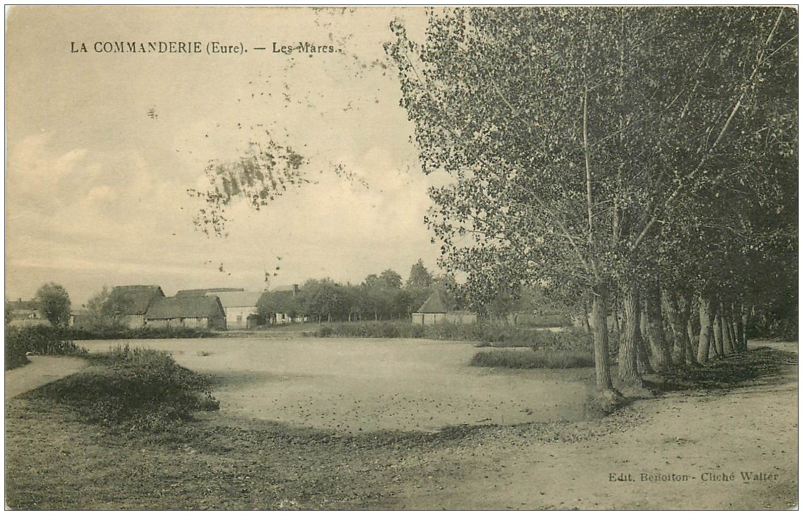 carte postale ancienne 27 LA COMMANDERIE. Les Mares vers 1929