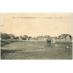 carte postale ancienne 27 LA COUTURE-BOUSSEY. Fontaine et Lavoir animation
