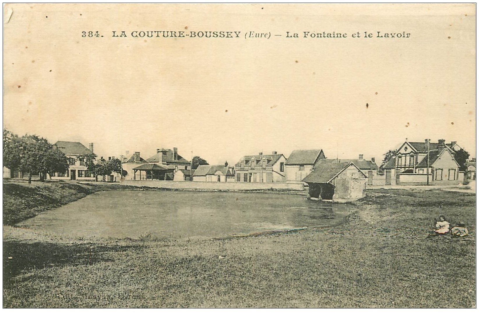 27 LA COUTUREBOUSSEY. Fontaine et Lavoir animation 27 LA COUTUREBOUSSEY. Fontaine et Lavoir animation