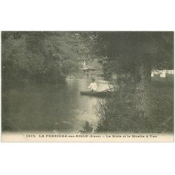 carte postale ancienne 27 LA FERRIERE-SUR-RISLE. Pêcheur en barque et Moulin à Tan