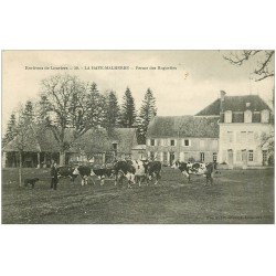 carte postale ancienne 27 LA HAYE-MALHERBE. Ferme des Hoguettes avec Vaches