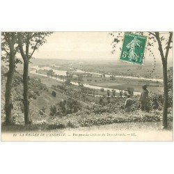 carte postale ancienne 27 LA VALLEE DE L'ANDELLE. Animation vue Château des Deux-Amants 1909