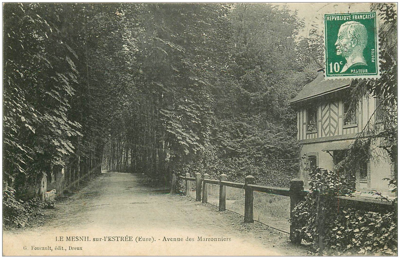 carte postale ancienne 27 LE MESNIL-SUR-L'ESTREE. Avenue des Marronniers 1923