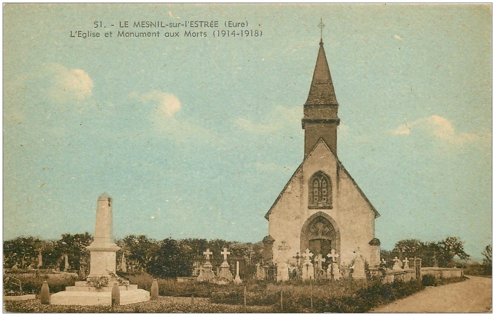 carte postale ancienne 27 LE MESNIL-SUR-L'ESTREE. Eglise et Monument aux Morts