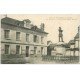 carte postale ancienne 27 LE VAUDREUIL. Mairie et Statue Duval 1918