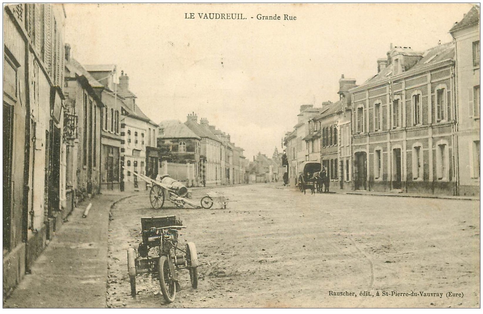 27 LE VAUDREUIL. Motocyclette tricycle sur Grande Rue 1906
