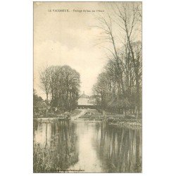 carte postale ancienne 27 LE VAUDREUIL. Passage du Bac sur l'Eure 1904
