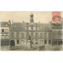 carte postale ancienne 27 LES ANDELYS. Hôtel de Ville et Poussin 1905
