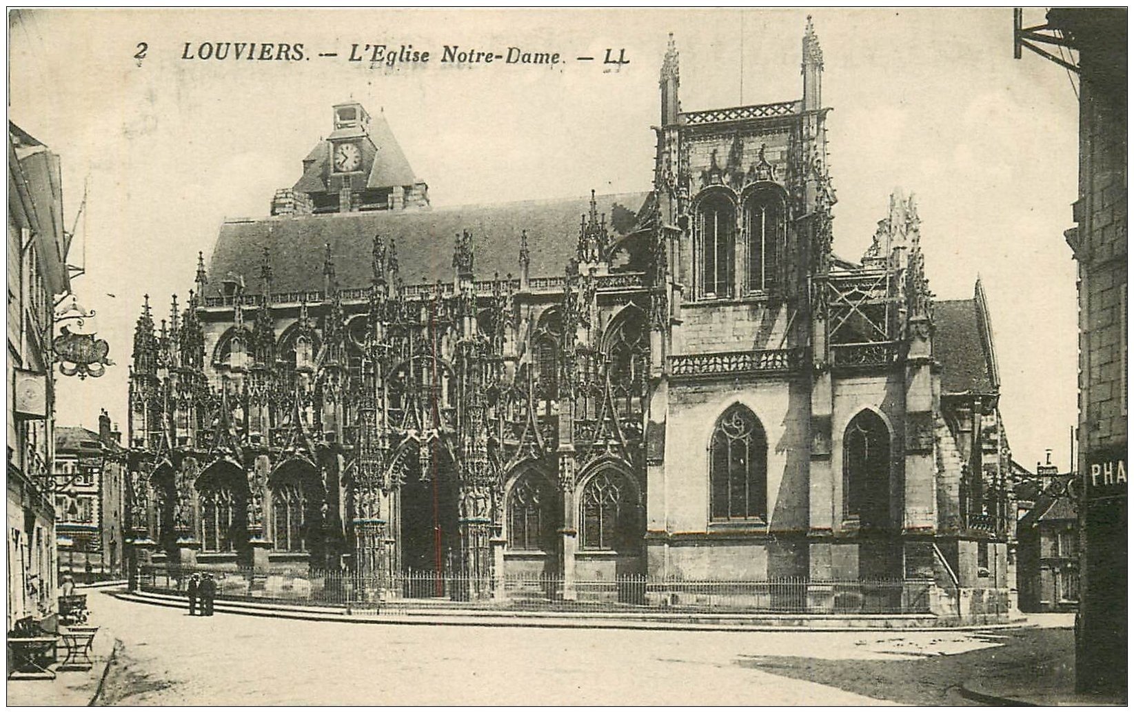 carte postale ancienne 27 LOUVIERS. Eglise Notre-Dame et Café