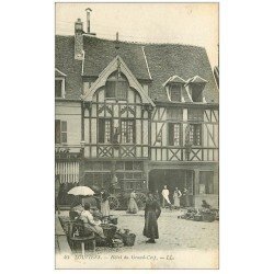 carte postale ancienne 27 LOUVIERS. Marchandes et Attelage Hôtel du Grand Cerf