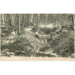 carte postale ancienne 27 LYONS-LA-FORÊT. Source du Fouillebrocbelle animation