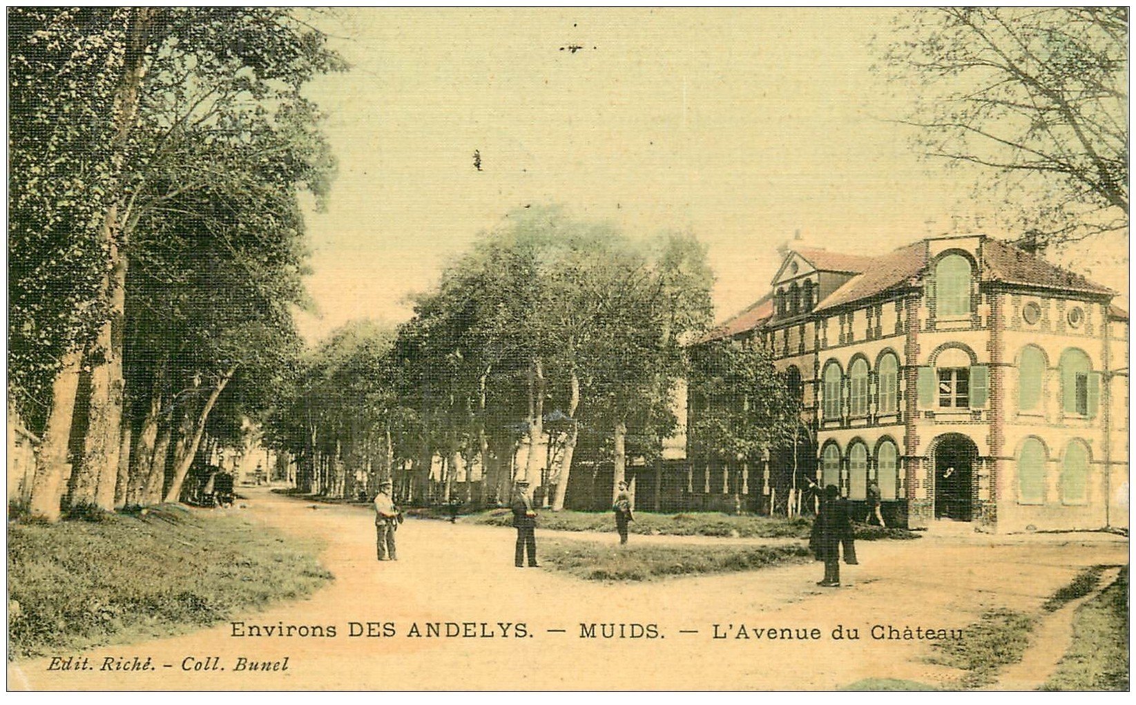 carte postale ancienne 27 MUIDS. Avenue du Château. Carte toilée 1907. Collection Bunel