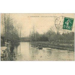carte postale ancienne 27 NONANCOURT. L'Avre avec canotier 1911