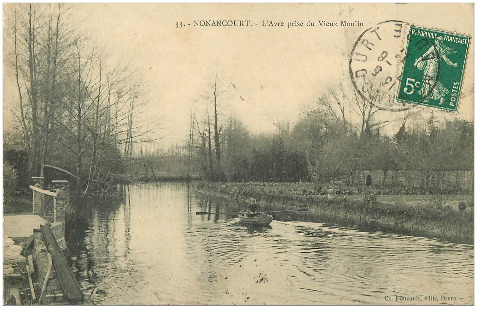 carte postale ancienne 27 NONANCOURT. L'Avre avec canotier 1911
