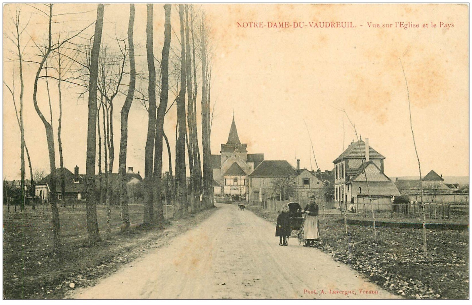 carte postale ancienne 27 NOTRE-DAME-DU-VAUDREUIL. Eglise et Pays Femme et landau