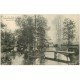 carte postale ancienne 27 NOTRE-DAME-DU-VAUDREUIL. Passerelle sur Rivière personnage