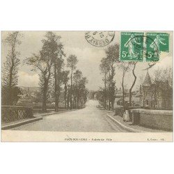 carte postale ancienne 27 PACY-SUR-EURE. Femme à l'Entrée de la Ville et Café 1918