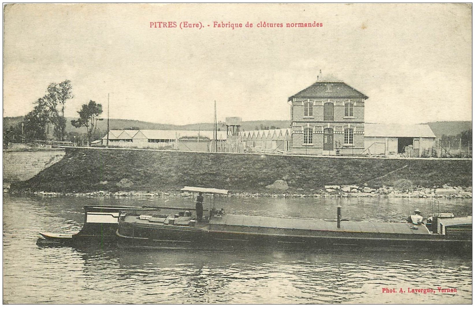 27 PITRES. Fabrique de clôtures normandes et Péniche 1917