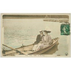 carte postale ancienne 02 BOHAIN-en-Vermandois. Au fil de l'eau. Amoureux sur une barque 1914. Carte Photo