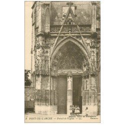 carte postale ancienne 27 PONT-DE-L'ARCHE. Enfants devant Portail de l'Eglise