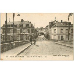 carte postale ancienne 27 PONT-DE-L'ARCHE. Hôtel de Normandie et Café à l'Entrée