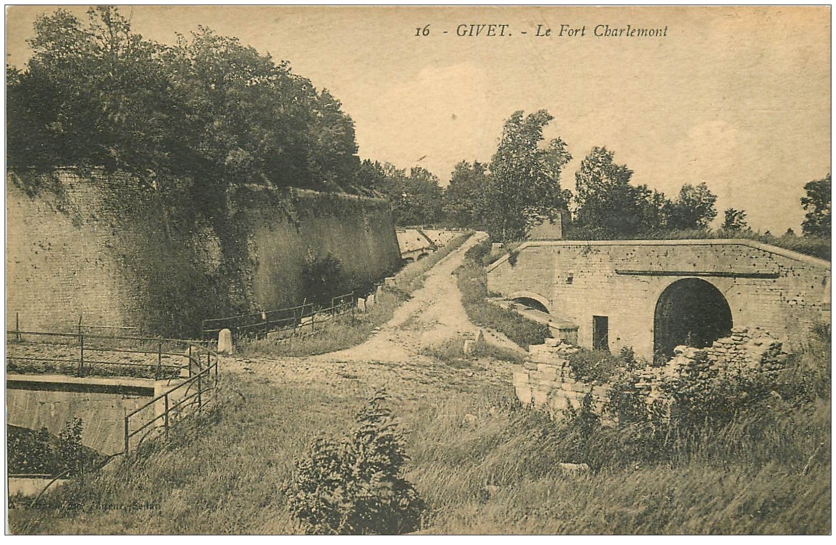 carte postale ancienne 08 GIVET. Fort Charlemont