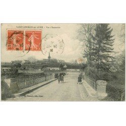 carte postale ancienne 28 SAINT-GERMAIN-SUR-AVRE. Ecoliers sur le Pont 1920