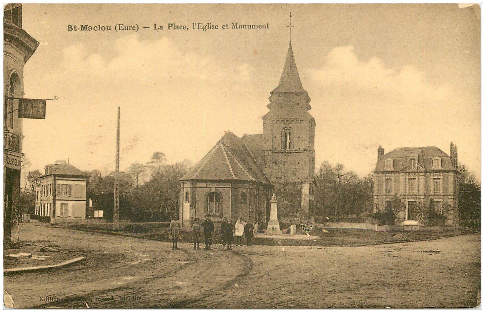 27 SAINT-MACLOU. Eglise et Monument sur la Place. Café animation
